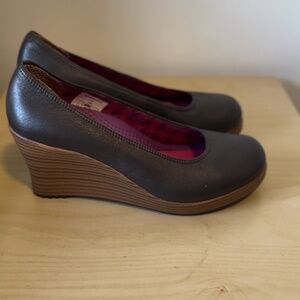 Crocs Leigh Wedge Heels Size 6 Brown Closed Toe Slip On Comfort Classic